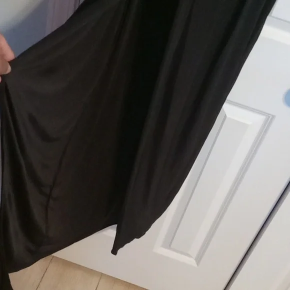 Boohoo Elegant Black V-Neck Maxi Dress - Picture 4 of 7